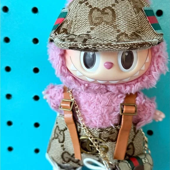 5 pc outfit for 15/17 cm Labubu doll. Overalls, hat, purse, shoes. Doll not inc - Picture 2 of 5